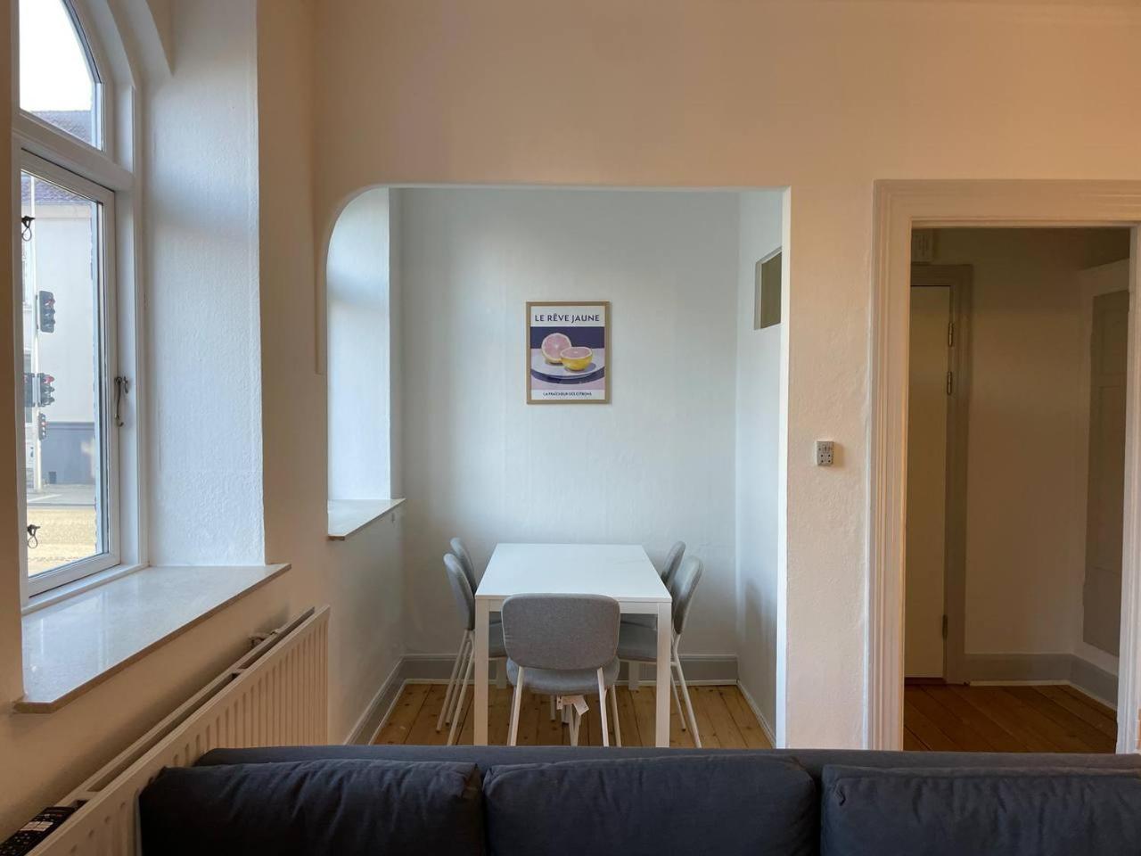 Casa Royale Apartment ฮอร์เซินส์ ภายนอก รูปภาพ
